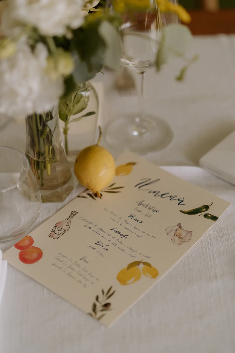 The illustrated menu with a lemon on the set table